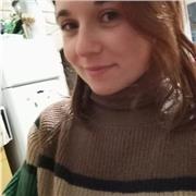 J'ai un baccalauréat littéraire et depuis petite j'écris. J'ai également déjà donné des cours de français plus jeune.